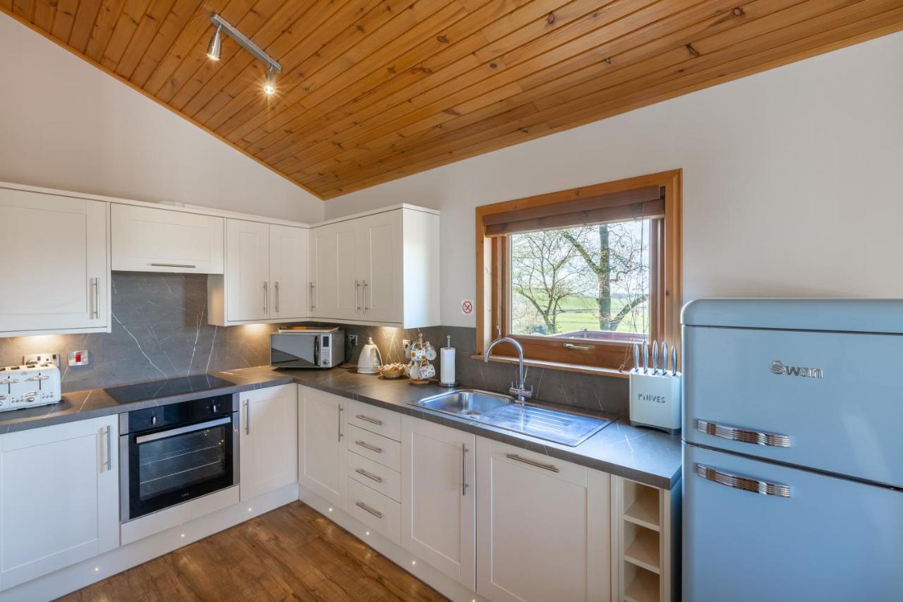 Douglas Fir Lodge With Hot Tub Near Cupar Fife Luthrie Exterior foto