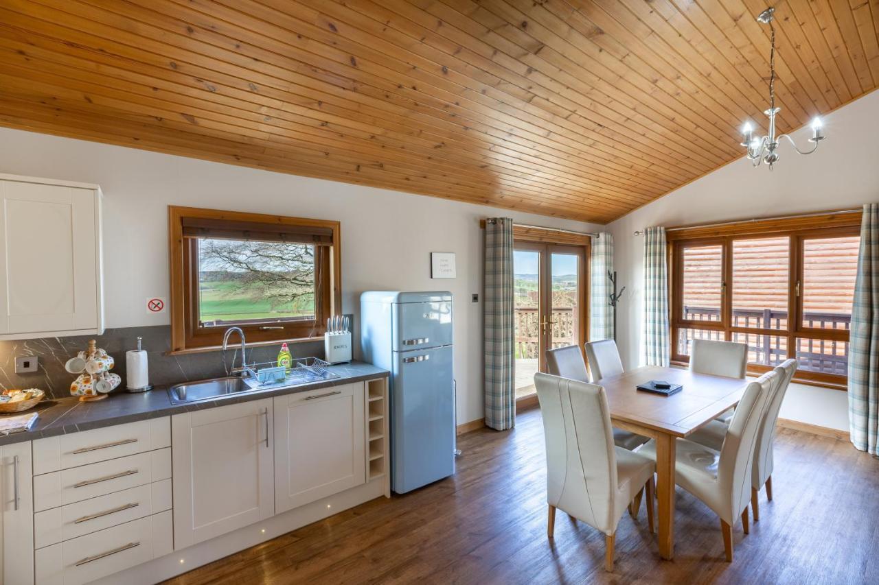 Douglas Fir Lodge With Hot Tub Near Cupar Fife Luthrie Exterior foto