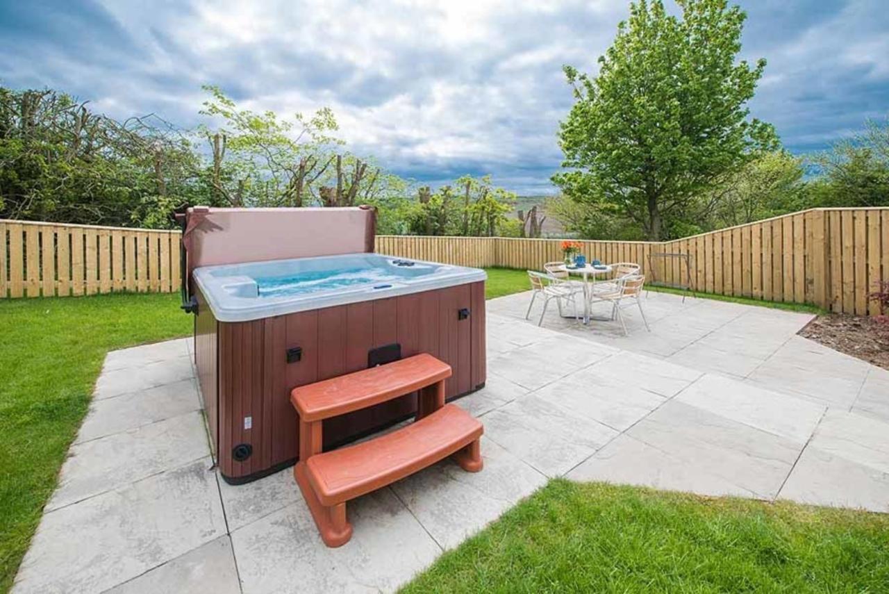 Douglas Fir Lodge With Hot Tub Near Cupar Fife Luthrie Exterior foto